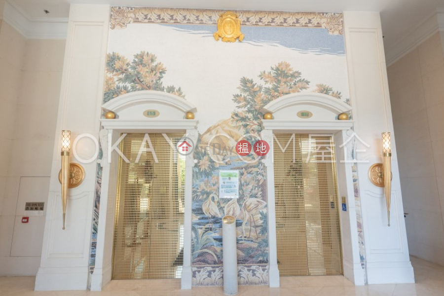 HK$ 37,000/ month Phase 4 Bel-Air On The Peak Residence Bel-Air | Southern District | Charming 2 bed on high floor with sea views & balcony | Rental
