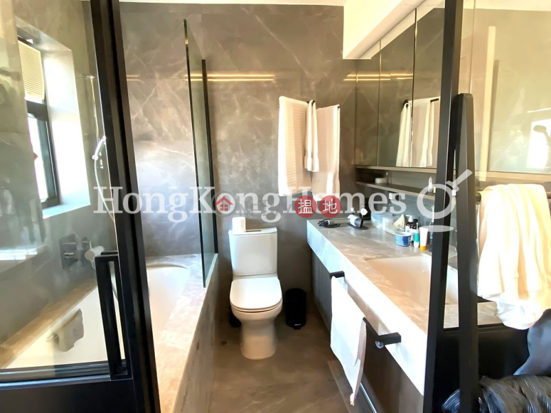 HK$ 15.9M | Royal Court | Wan Chai District | 2 Bedroom Unit at Royal Court | For Sale