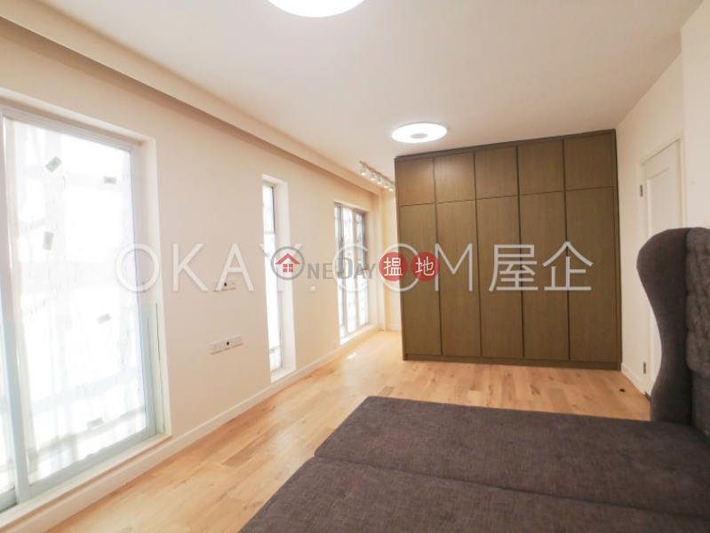 HK$ 105M, Leon Court | Wan Chai District, Efficient 3 bedroom on high floor with parking | For Sale