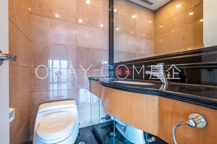 HK$ 122,000/ 月|港景別墅中區4房2廁,實用率高,星級會所,連車位港景別墅出租單位