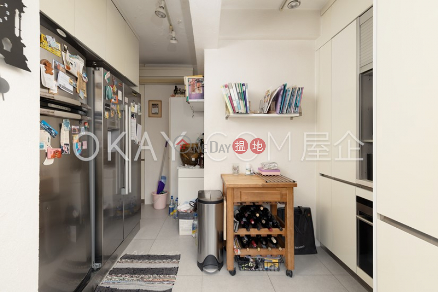 HK$ 17M | Winner Court Central District, Nicely kept 3 bedroom with balcony & parking | For Sale