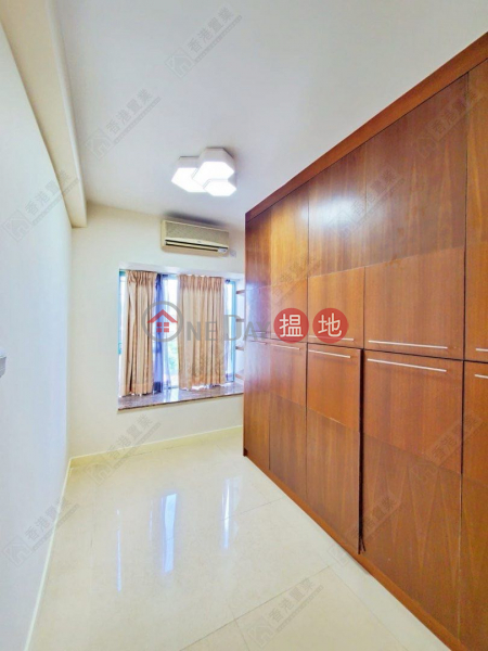 Three bedrooms and one apartment in The Victoria Towers | Tower 3 The Victoria Towers 港景峯3座 Sales Listings