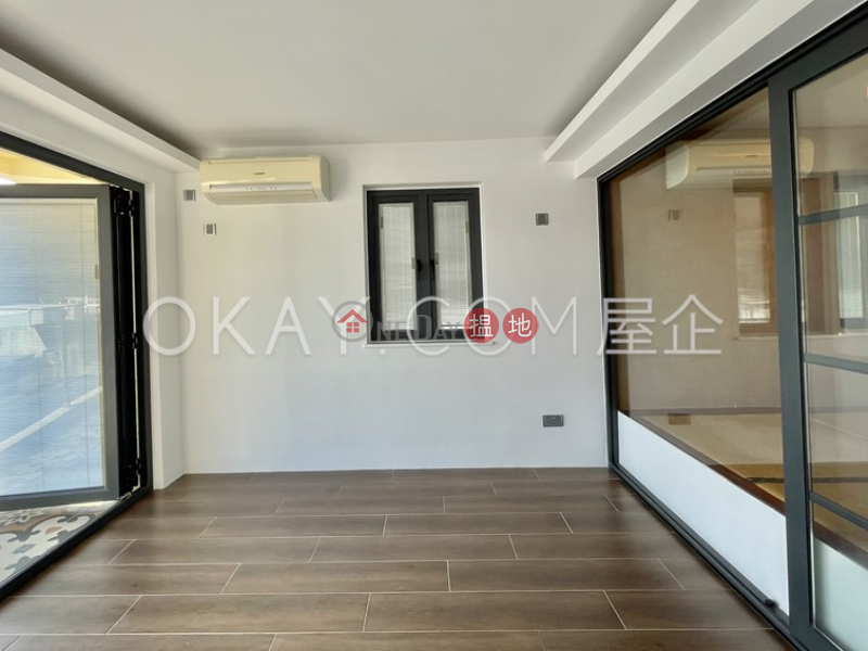 Popular house with rooftop & balcony | For Sale | Wong Chuk Wan Village House 黃竹灣村屋 Sales Listings