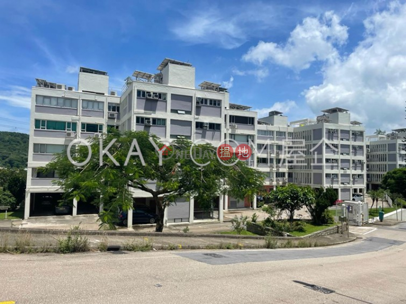 Nicely kept 4 bedroom with balcony & parking | For Sale | Clear Water Bay Apartments Block F 清水灣大廈F座 Sales Listings