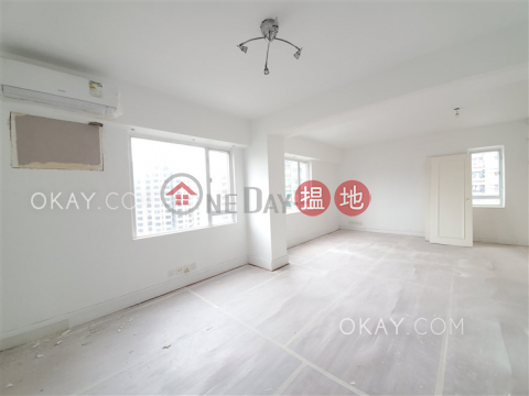 Exquisite penthouse with harbour views, balcony | Rental | Park View Court 恆柏園 _0