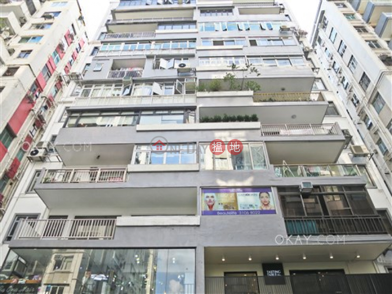 HK$ 19.8M | Cleveland Mansion | Wan Chai District | Stylish 3 bedroom with balcony | For Sale