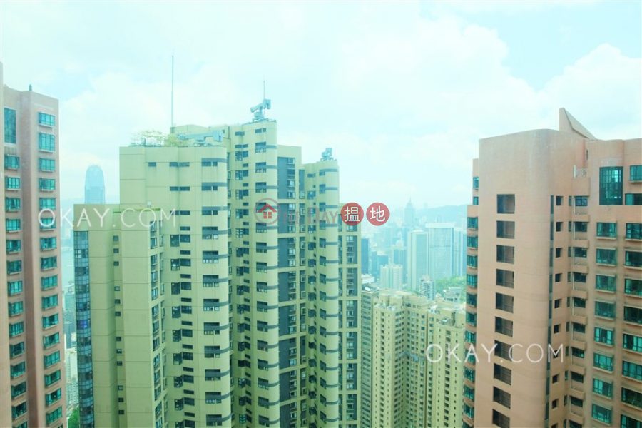 Tasteful 2 bedroom on high floor with harbour views | For Sale | Hillsborough Court 曉峰閣 Sales Listings