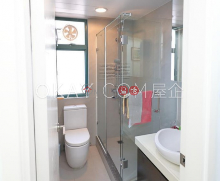 3房1廁,實用率高,連車位蔚巒閣出租單位-74羅便臣道 | 西區|香港|出租HK$ 27,800/ 月