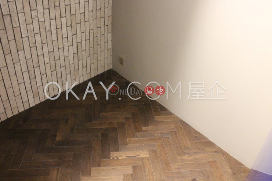 Lovely 2 bedroom in Sheung Wan | For Sale | Hollywood Building 荷李活大樓 Sales Listings