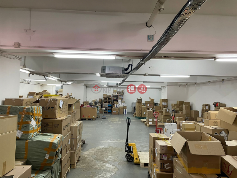 Kwai Chung Riley House: Warehouse deco, allowable for 40\' high cube containers | Riley House 達利中心 Rental Listings