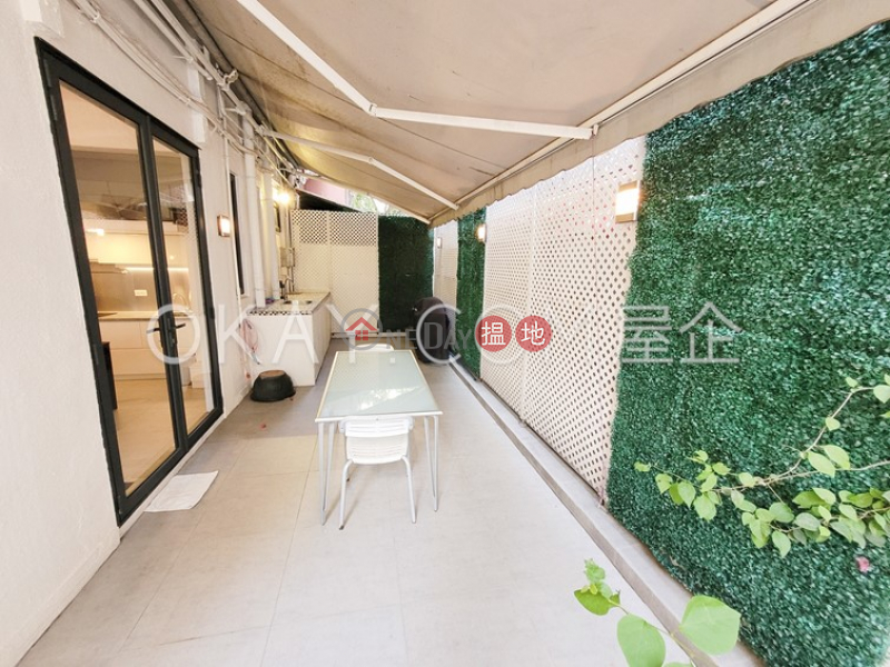 Cozy with terrace in Western District | Rental | Luen Fat Apartments 聯發新樓 Rental Listings