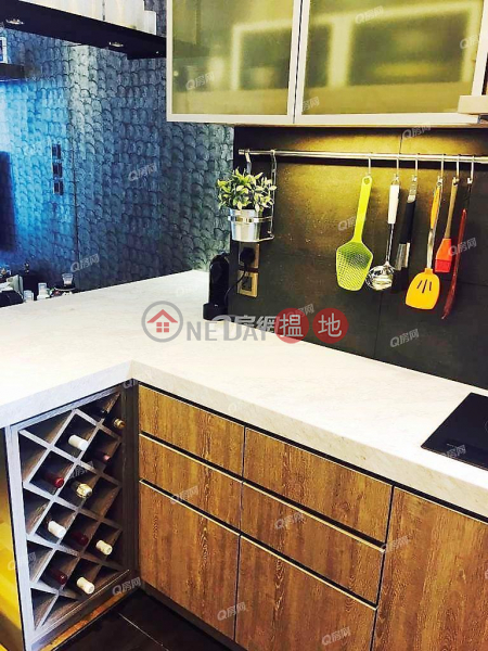 HK$ 24,000/ month Peaksville Western District Peaksville | 2 bedroom Mid Floor Flat for Rent