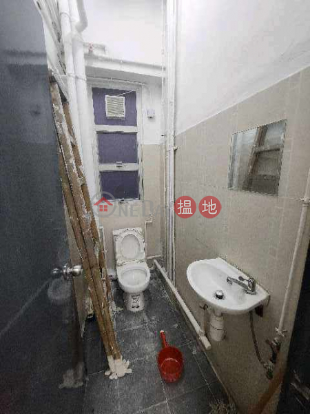 HK$ 10,500/ month Hang Wai Industrial Centre, Tuen Mun, 1 bedroom is beautifully decorated, the floor has been painted, you can see it when you have the key ~ please wp 54076863cathy Leung