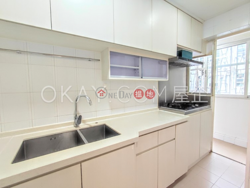 Lovely 3 bedroom with balcony & parking | Rental | Block 5 Phoenix Court 鳳凰閣 5座 Rental Listings