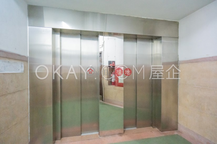 Nicely kept 2 bedroom on high floor | For Sale | Empire Court 蟾宮大廈 Sales Listings