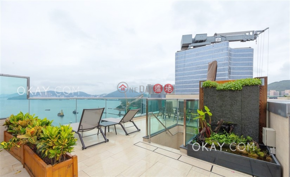 Lovely penthouse with sea views, rooftop & balcony | Rental | Twin Peaks Tower 2 嘉悅2座 Rental Listings