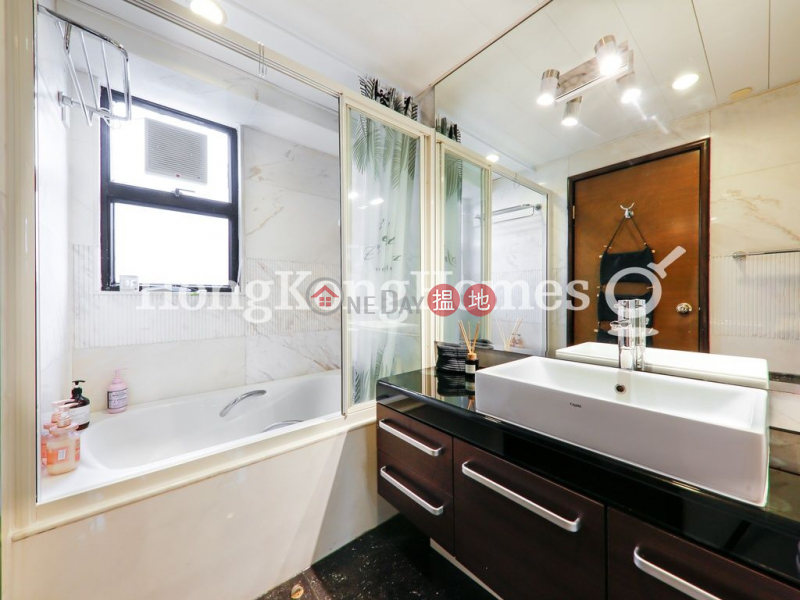 HK$ 54,000/ month | The Royal Court, Central District | 3 Bedroom Family Unit for Rent at The Royal Court