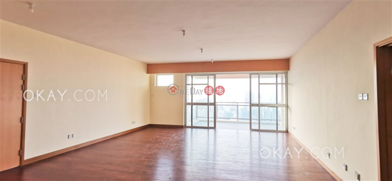 Gorgeous 3 bedroom with balcony | Rental, Aurora - Quarters 銀霞閣 Rental Listings | Wan Chai District (OKAY-R391271)
