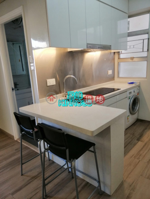 Middle floor, fully renovated and two rooms flat in Sai Ying Pun | Samtoh Building 三多大樓 _0