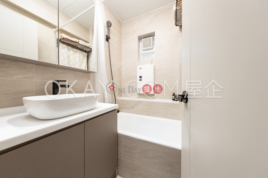 HK$ 35,000/ month Po Tak Mansion, Wan Chai District, Stylish 2 bedroom with balcony | Rental