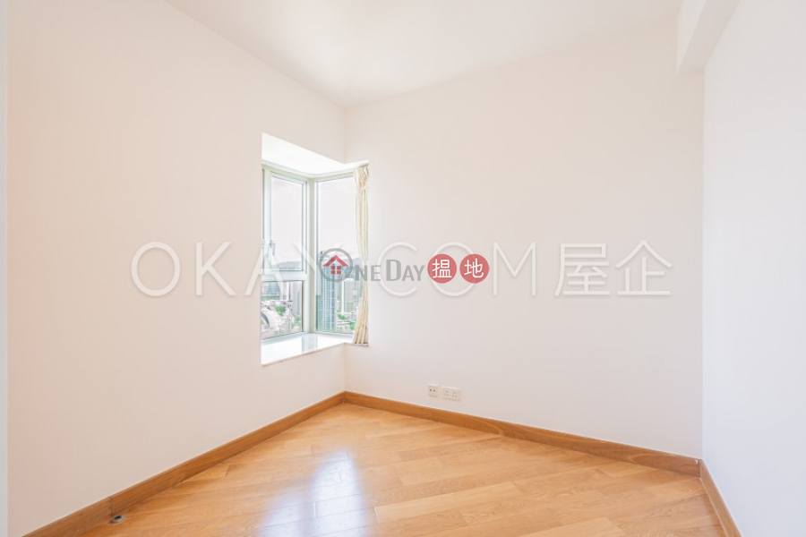 HK$ 27,000/ month Tower 5 Harbour Green Yau Tsim Mong, Stylish 3 bedroom on high floor with harbour views | Rental