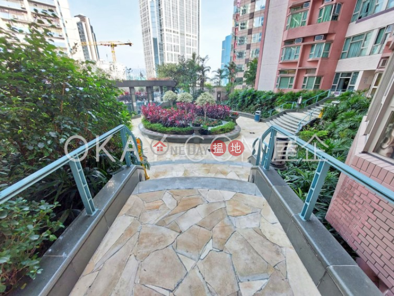 HK$ 25,000/ month | Island Place | Eastern District Tasteful 2 bedroom on high floor | Rental