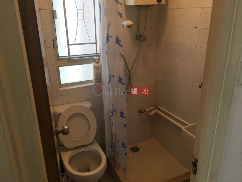 rince Edward 3 Bedroom Apartment 10 Minutes Walk to Prince Edward MTR Station Include Management Fee | Good World Building 好世界洋樓 Rental Listings