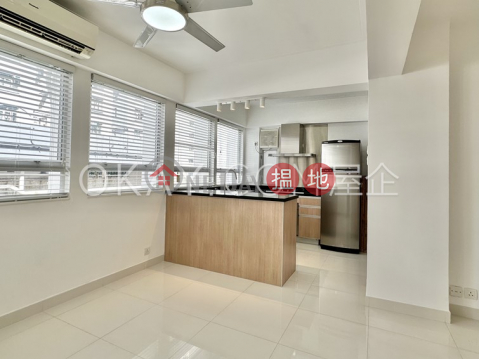 Stylish 3 bedroom with balcony | Rental, Great George Building 華登大廈 | Wan Chai District (OKAY-R67092)_0