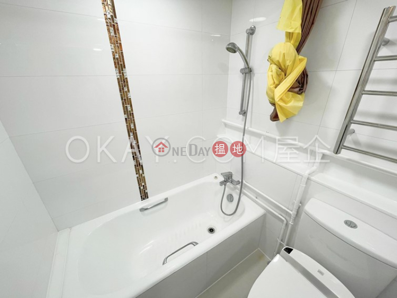 HK$ 22M, (T-33) Pine Mansion Harbour View Gardens (West) Taikoo Shing | Eastern District, Efficient 2 bedroom on high floor with balcony | For Sale