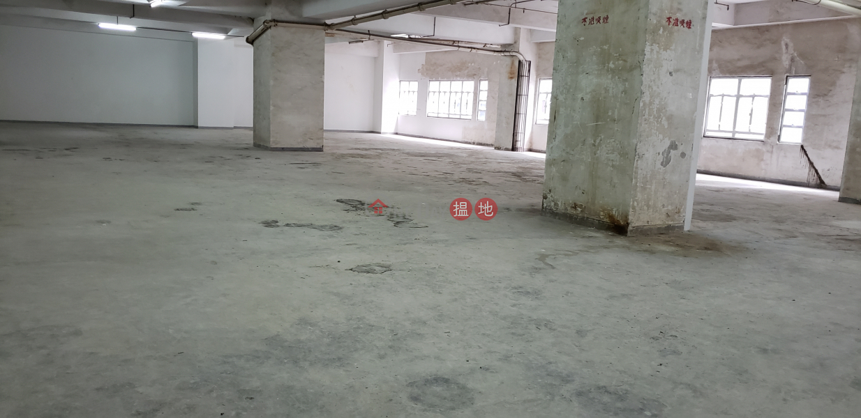 Professional warehouse with a 15-foot ceiling, strong electrical system, and crane arm for direct hoisting of goods to the parking lot. | Sun Hing Industrial Building 新興工業大廈 Rental Listings