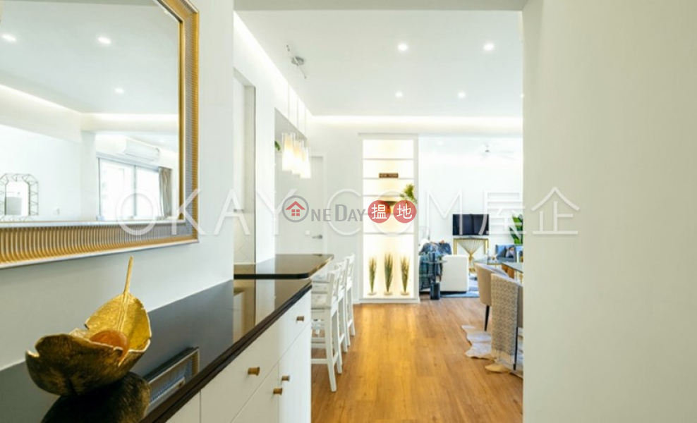 Lovely 2 bedroom with rooftop & balcony | For Sale | Happy Mansion 快樂大廈 Sales Listings