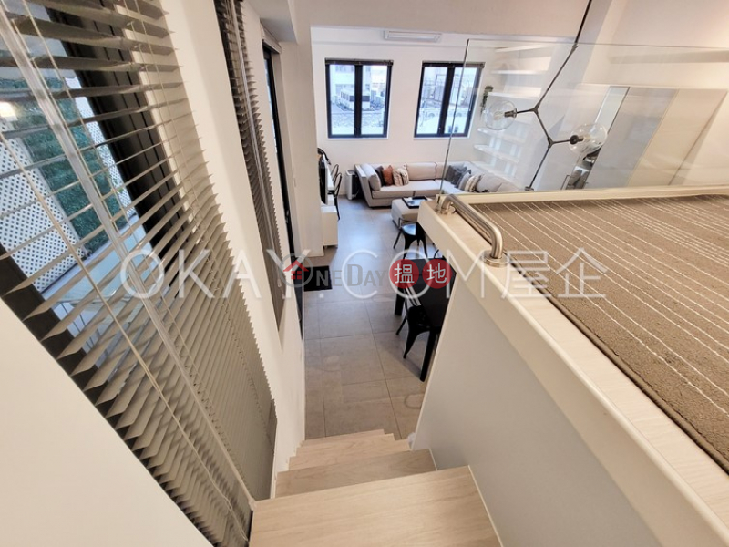 Cozy with terrace in Western District | Rental | Luen Fat Apartments 聯發新樓 Rental Listings