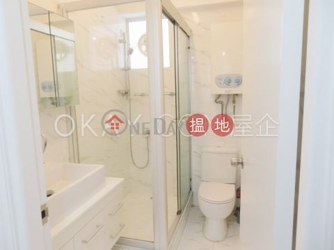 Stylish 2 bedroom in Mid-levels West | For Sale | Robinson Crest 賓士花園 _0