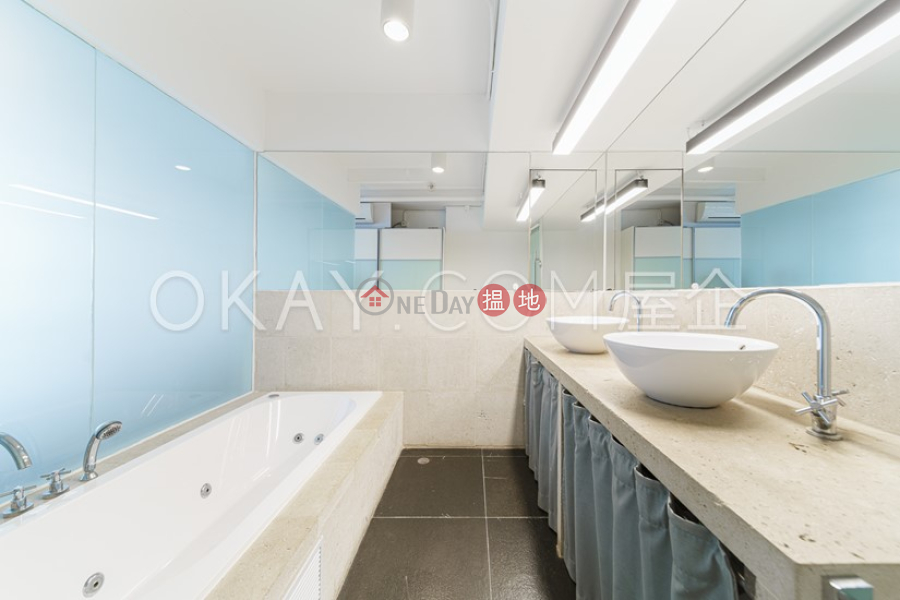 HK$ 11M Friendship Commercial Building, Central District, Luxurious 1 bedroom on high floor | For Sale