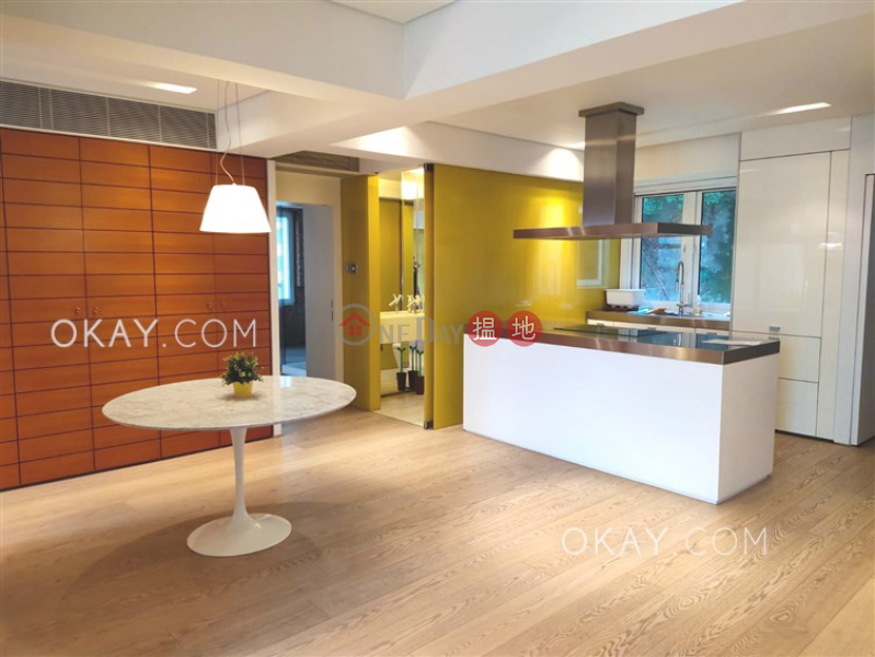 Charming 2 bedroom with balcony & parking | For Sale | Park Garden 柏園 Sales Listings