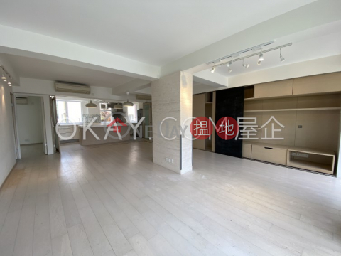 Charming 3 bedroom with balcony & parking | Rental | East Garden 東園 _0