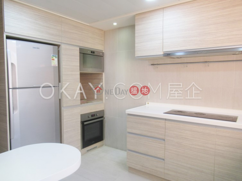 HK$ 138,000/ month The Albany | Central District, Unique 3 bed on high floor with harbour views & balcony | Rental