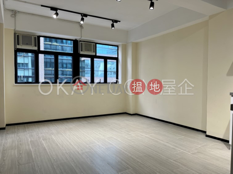 Cozy 3 bedroom on high floor | Rental, Hing Yue Mansion 興裕大廈 | Wan Chai District (OKAY-R408169)_0