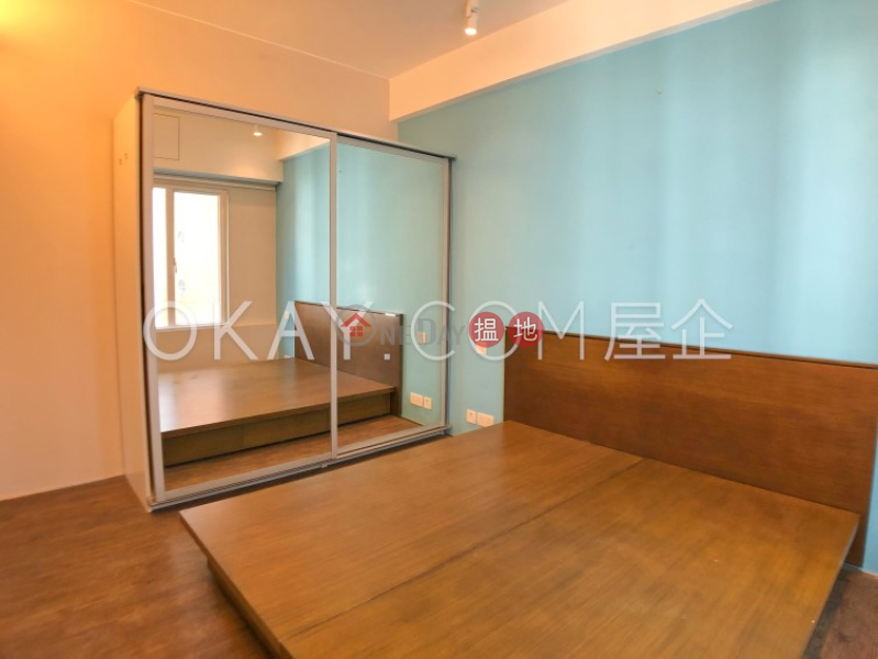 Grand Court | Middle | Residential | Sales Listings HK$ 15M