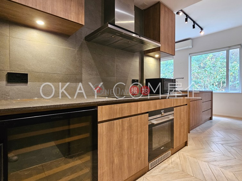 Gorgeous 1 bedroom in Mid-levels Central | For Sale | Pak Fai Mansion 百輝大廈 Sales Listings