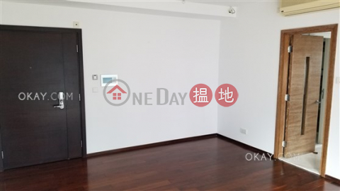 Beautiful 3 bedroom on high floor with balcony | For Sale | Centrestage 聚賢居 _0