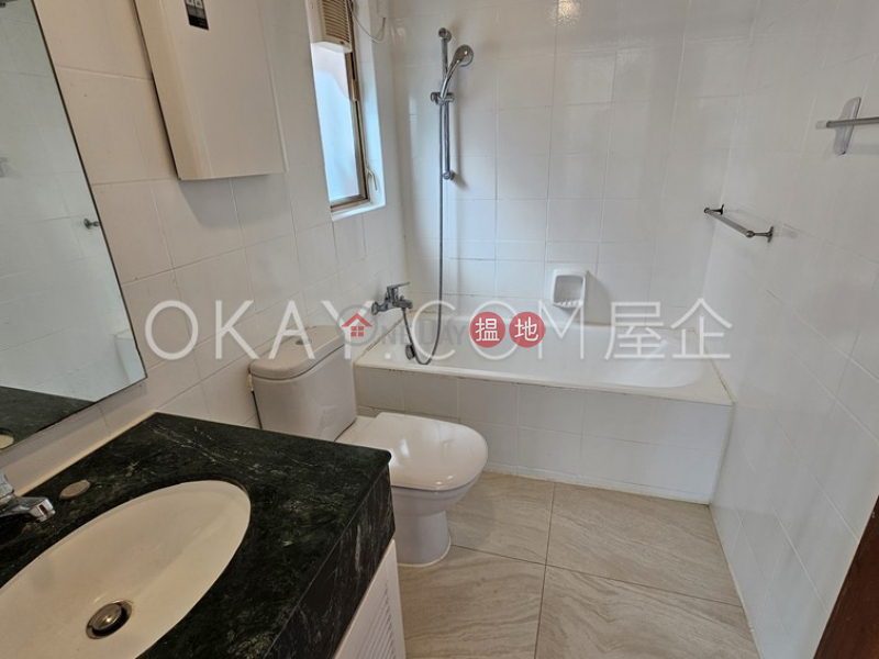 HK$ 38,000/ month | Hong Kong Gold Coast Block 12, Tuen Mun | Nicely kept 3 bed on high floor with rooftop & balcony | Rental