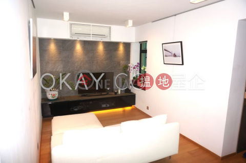 Nicely kept 1 bedroom in Wan Chai | For Sale | Royal Court 皇朝閣 _0