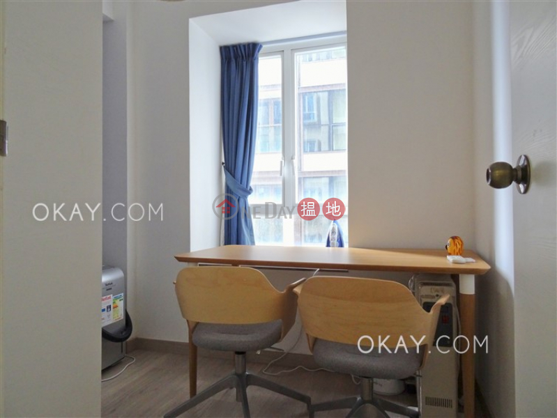 HK$ 21,000/ month | Floral Tower, Western District | Practical 2 bedroom in Mid-levels West | Rental