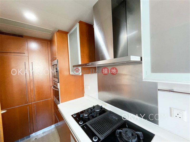 HK$ 33,000/ month | Phase 4 Bel-Air On The Peak Residence Bel-Air | Southern District | Tasteful 2 bedroom with balcony | Rental