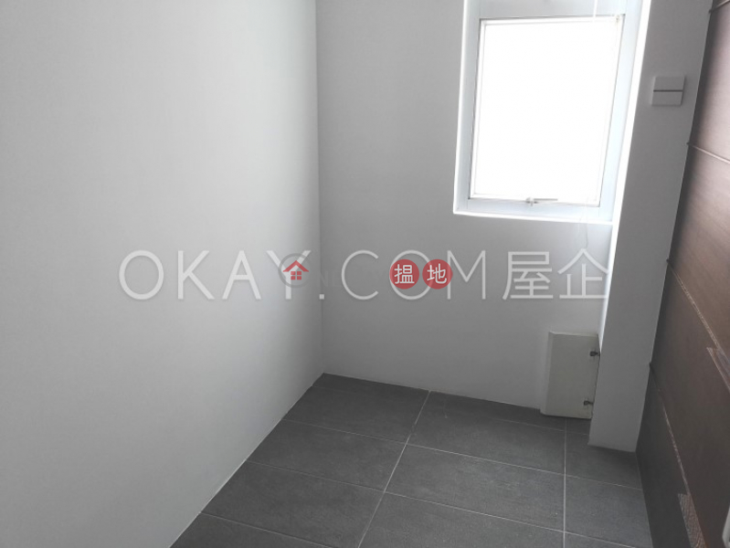 Gorgeous 2 bedroom on high floor with rooftop & parking | For Sale | Full View Court 富威閣 Sales Listings