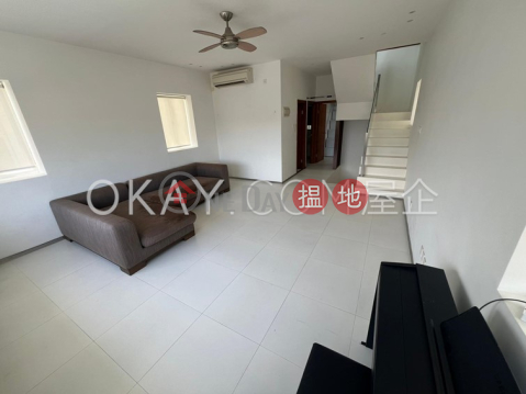 Tasteful house with sea views, rooftop & balcony | For Sale | Wong Chuk Wan Village House 黃竹灣村屋 _0