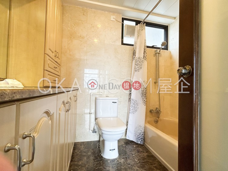 HK$ 36,000/ month | Pokfulam Gardens Block 4, Western District | Gorgeous 3 bedroom with balcony | Rental