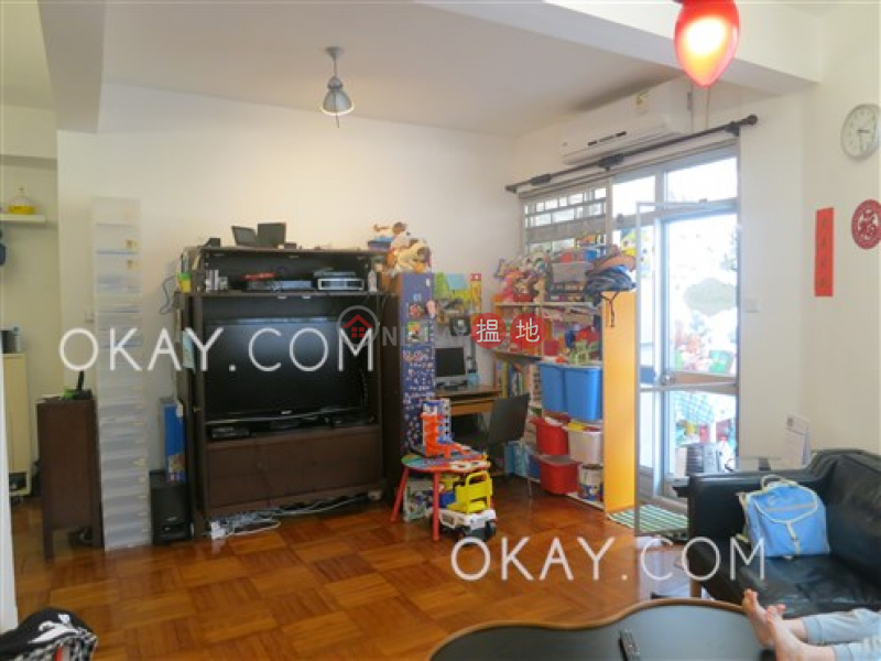 HK$ 28,000/ month | 16-18 Kai Yuen Street High Life Mansion Eastern District Luxurious 3 bedroom with balcony & parking | Rental