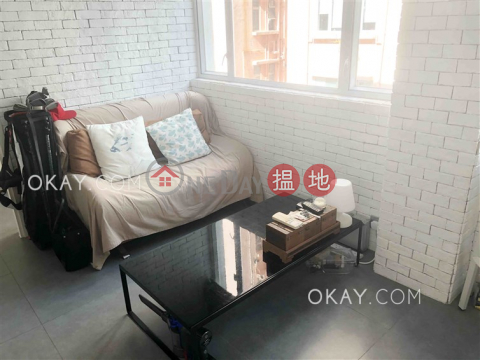 Generous 2 bedroom on high floor | For Sale | 8-12 Upper Lascar Row 摩羅上街8-12號 _0